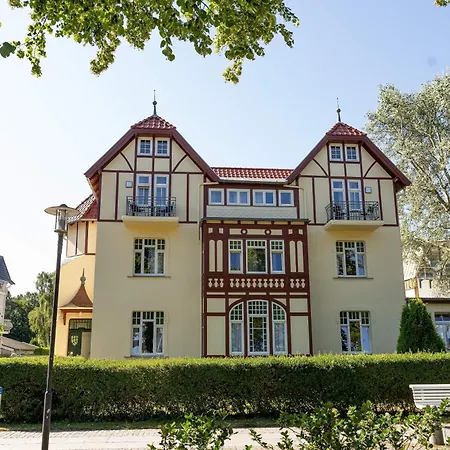 Am Haus 2 4