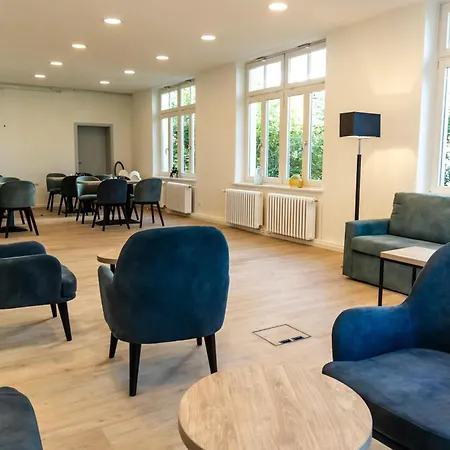 Am Haus 2 4