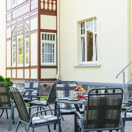 Am Haus 2 4 * Kuehlungsborn